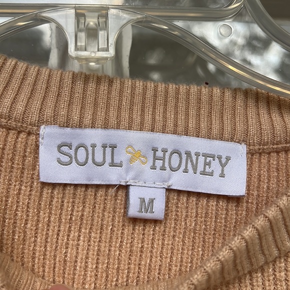 Be Kind embroidered sweater 🐝🐝 - Picture 3 of 4